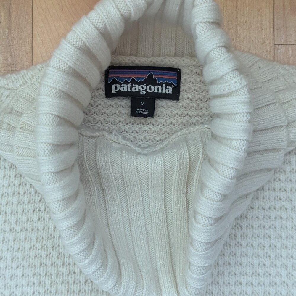 Patagonia women's recycled cashmere turtleneck sweater, med, ivory - Picture 4 of 6